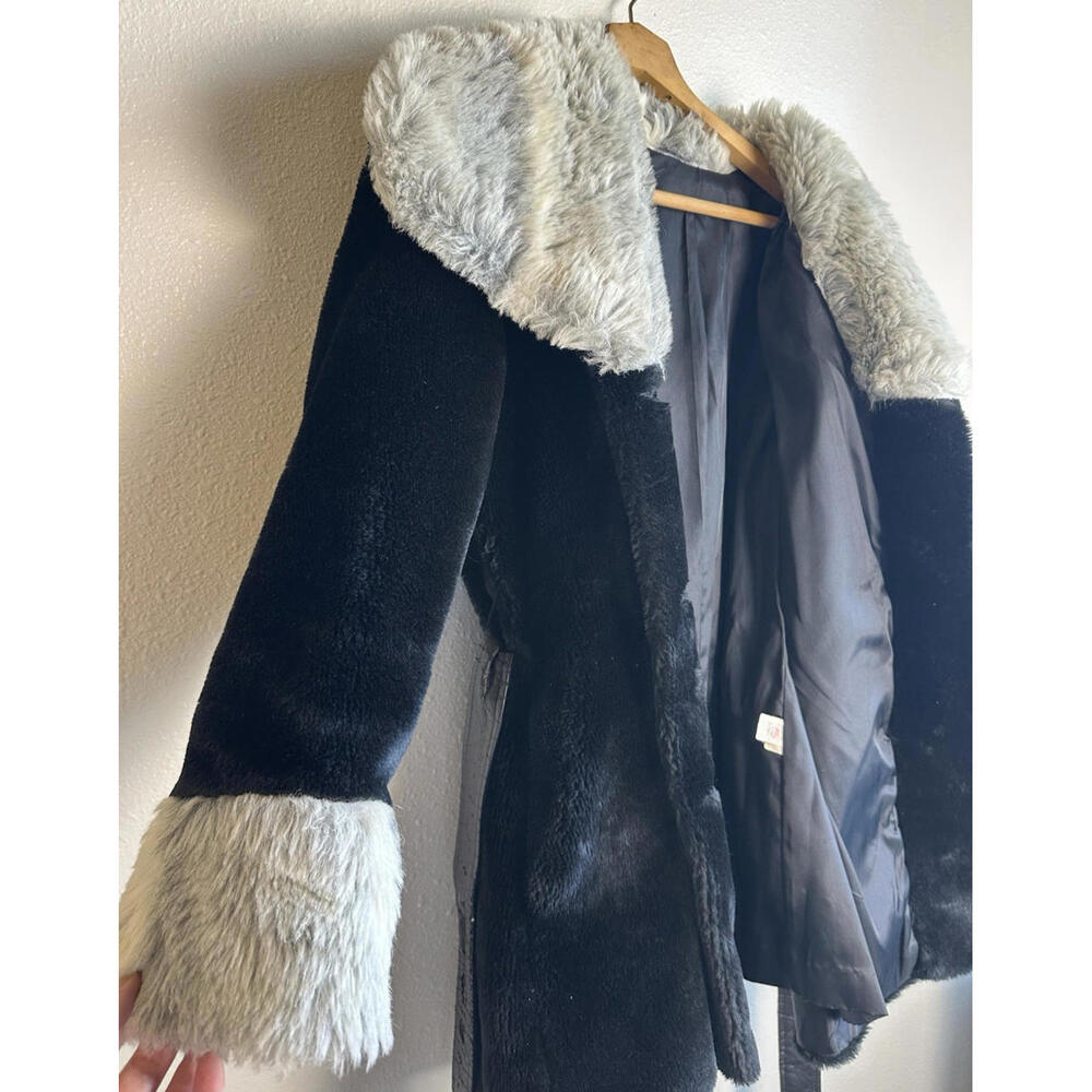 Vintage Unbranded Soft Faux Fur Warm Mid Length Coat. No Size, Fits as a Small - Picture 4 of 9